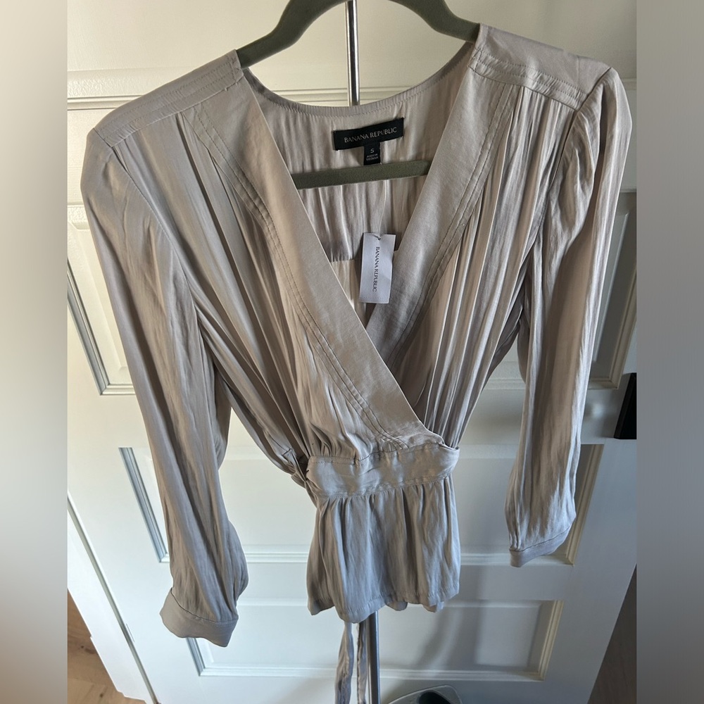 Banana Republic wrap top size small